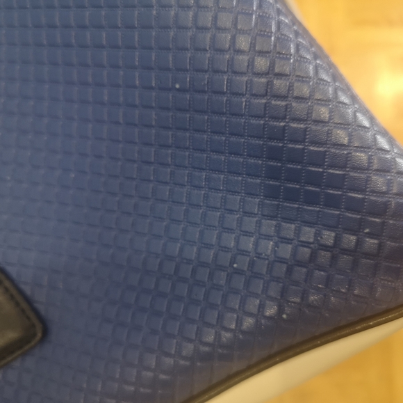 A bag - Picture 5 of 6